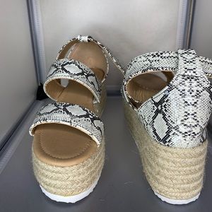 Platform sandals
